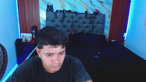 CRISANDMERY online show from December 2, 2:39 am