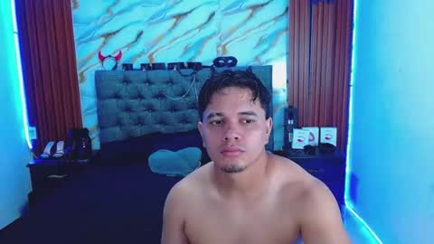 CRISANDMERY online show from August 4, 4:26 am