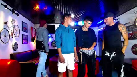 crismens online show from June 18, 8:24 pm