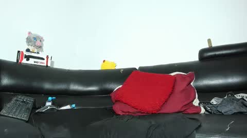 yereimis y jaider  online show from April 25, 11:46 am