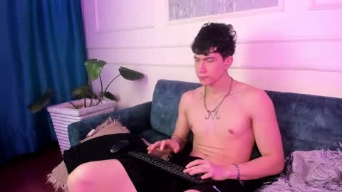 Cris online show from March 18, 2:26 am