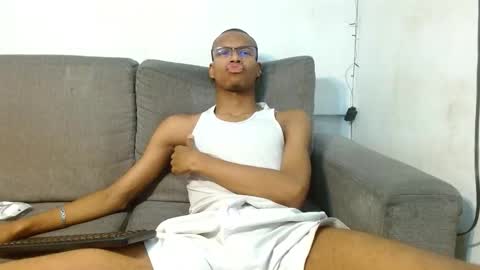 Snapshot of criss_zuri chatting on October 24, 11:50 am criss_zuri online show from October 24, 11:50 am