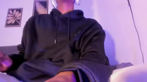 criss_zuri online show from April 22, 11:45 am