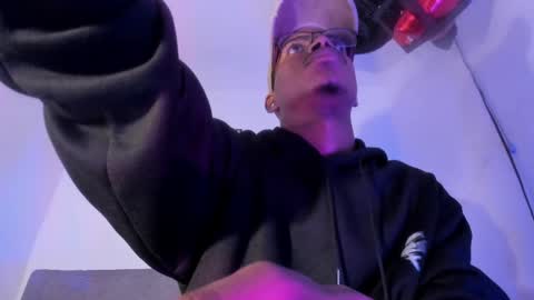 criss_zuri online show from April 28, 11:59 am
