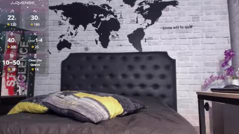 Snapshot of crissh_1 chatting on December 10, 12:28 am crissh 1 online show from December 10, 12:28 am