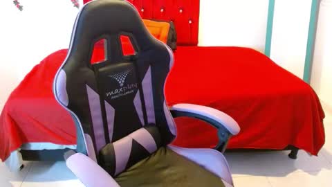 cristal541658 online show from March 17, 1:36 pm