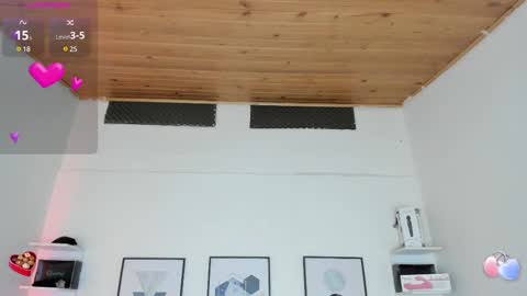 Snapshot of cristal__hot_1 chatting on February 10, 10:20 am Cristal online show from February 10, 10:20 am