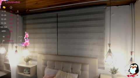 Snapshot of cristal__hot_1 chatting on October 6, 4:10 am Cristal online show from October 6, 4:10 am