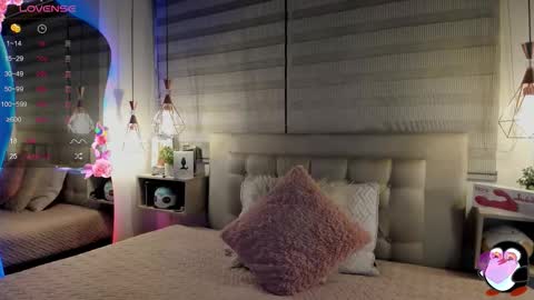 Snapshot of cristal__hot_1 chatting on November 19, 4:34 am Cristal online show from November 19, 4:34 am