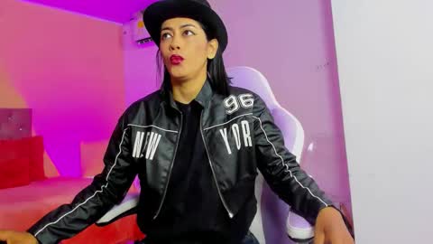 Snapshot of cristal_crossfit chatting on October 31, 10:05 am Cristal online show from October 31, 10:05 am