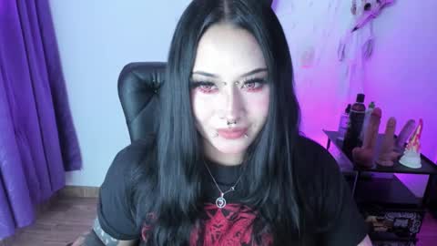 Snapshot of cristal_kosh chatting on February 13, 7:42 pm Cris online show from February 13, 7:42 pm