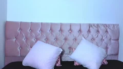 Snapshot of cristal_moon01 chatting on December 4, 7:28 am cristal_moon01 online show from December 4, 7:28 am