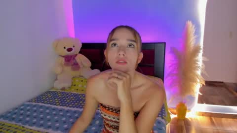 Snapshot of cristal_t2 chatting on July 10, 7:16 pm cristal_t2 online show from July 10, 7:16 pm