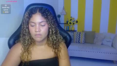 Snapshot of cristal_war chatting on March 1, 2:37 am Cristal online show from March 1, 2:37 am