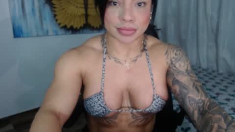 Snapshot of cristalbeautiful1 chatting on September 28, 11:43 pm Natalie online show from September 28, 11:43 pm