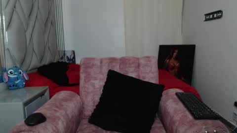 Snapshot of cristalbeautiful1 chatting on October 4, 11:14 pm Natalie online show from October 4, 11:14 pm