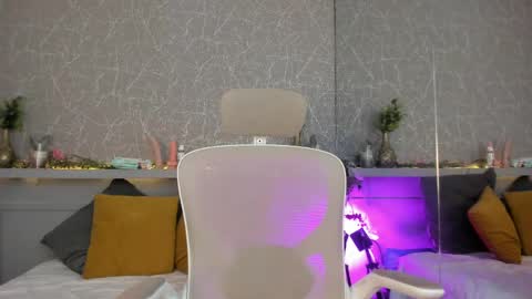 cristalbm_ online show from May 18, 9:53 pm
