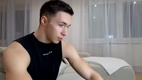 Snapshot of cristianovilla chatting on February 16, 6:54 pm CristianoHailey online show from February 16, 6:54 pm