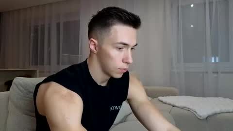 Snapshot of cristianovilla chatting on February 25, 7:25 pm CristianoHailey online show from February 25, 7:25 pm