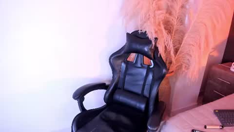 Snapshot of cristinerain chatting on July 3, 6:53 am CristineRain online show from July 3, 6:53 am