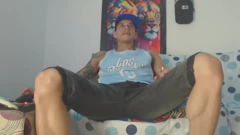 Snapshot of cristofer_dick5511 chatting on December 23, 2:45 am criistofer online show from December 23, 2:45 am