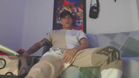 Snapshot of cristofer_dick5511 chatting on December 28, 2:54 am criistofer online show from December 28, 2:54 am