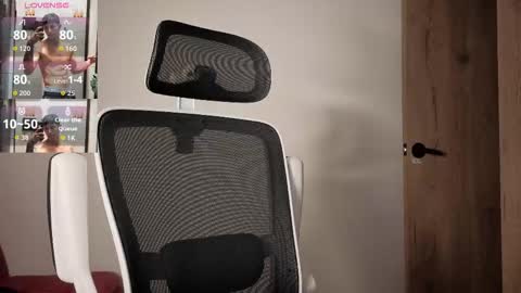 Snapshot of cristopher23_ chatting on December 15, 9:35 am cristopher23 online show from December 15, 9:35 am