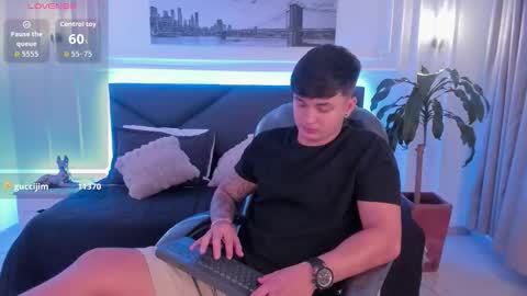 Snapshot of cristopher_strong chatting on November 9, 11:19 am Cristopher online show from November 9, 11:19 am