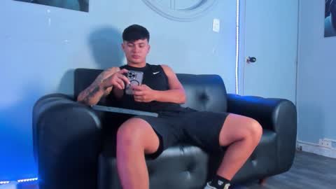 Snapshot of cristopher_strong chatting on November 12, 12:05 pm Cristopher online show from November 12, 12:05 pm