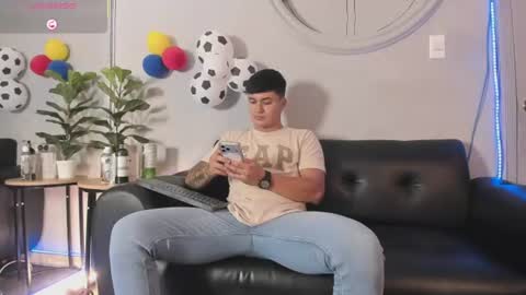 Snapshot of cristopher_strong chatting on July 1, 12:40 pm Cristopher online show from July 1, 12:40 pm