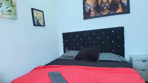 Snapshot of cristtalrousse chatting on August 6, 1:24 pm cristtalrousse online show from August 6, 1:24 pm