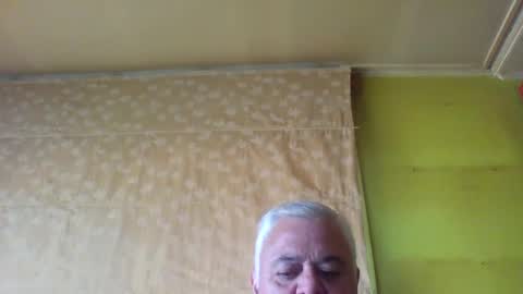 Snapshot of crmperez chatting on December 24, 9:55 pm crmperez online show from December 24, 9:55 pm