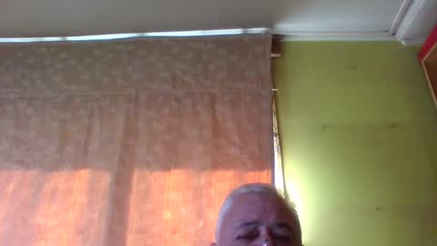 crmperez online show from March 30, 6:42 pm