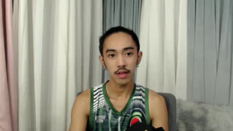 Snapshot of crocodale chatting on May 4, 12:12 pm crocodale online show from May 4, 12:12 pm