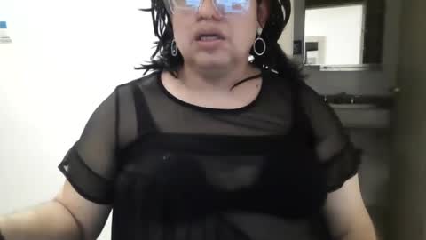 Snapshot of crossdresser64 chatting on August 3, 10:13 pm Linda Cross online show from August 3, 10:13 pm