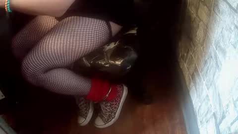 Snapshot of crossdresser_krystal chatting on December 1, 6:57 pm crossdresser krystal online show from December 1, 6:57 pm