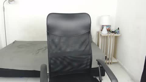 Snapshot of crow_black00 chatting on September 27, 7:46 am crow_black00 online show from September 27, 7:46 am