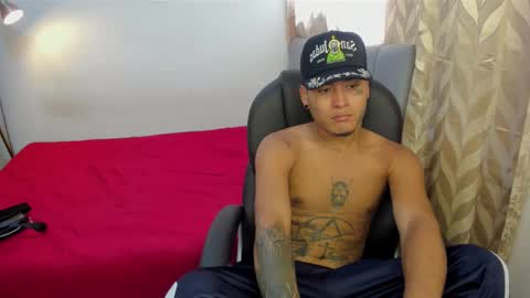 Snapshot of crow_black00 chatting on September 30, 5:07 pm crow_black00 online show from September 30, 5:07 pm