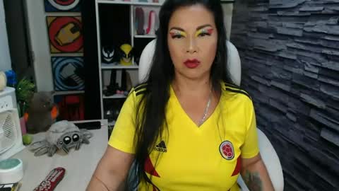 Snapshot of cruela_deviil chatting on June 24, 12:42 am cruela_deviil online show from June 24, 12:42 am