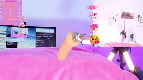 Snapshot of cruella_92 chatting on January 15, 9:41 pm Mia online show from January 15, 9:41 pm