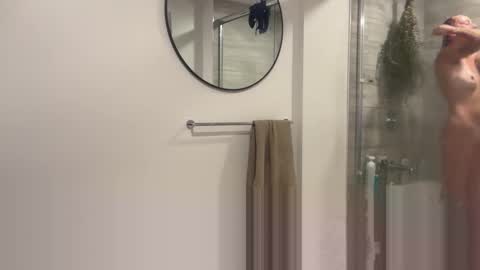 Snapshot of cruellacuck chatting on November 11, 9:15 pm CruellaCuck online show from November 11, 9:15 pm