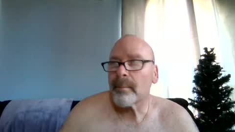 Snapshot of cruising_guy chatting on June 16, 11:57 am fun guy online show from June 16, 11:57 am
