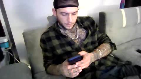 Snapshot of cruz815 chatting on December 16, 11:43 pm cruz815 online show from December 16, 11:43 pm