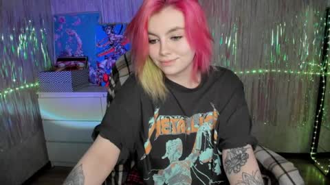 Snapshot of cryptobjgirlv2 chatting on February 19, 4:55 pm Lilith online show from February 19, 4:55 pm