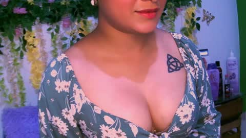 Snapshot of crysrus chatting on December 10, 12:28 am crysrus online show from December 10, 12:28 am