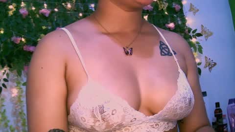 Snapshot of crysrus chatting on December 15, 12:40 am crysrus online show from December 15, 12:40 am