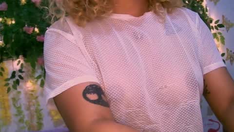 Snapshot of crysrus chatting on December 25, 10:48 pm crysrus online show from December 25, 10:48 pm