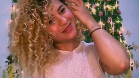 Snapshot of crysrus chatting on December 26, 1:51 am crysrus online show from December 26, 1:51 am