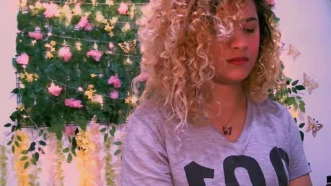 Snapshot of crysrus chatting on January 5, 1:24 am crysrus online show from January 5, 1:24 am