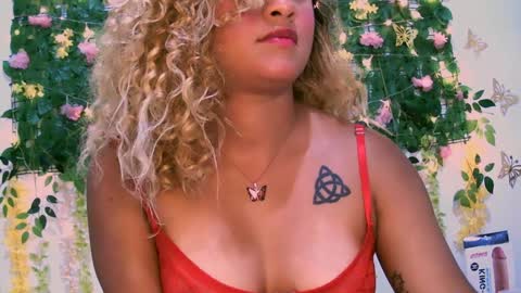 Snapshot of crysrus chatting on January 20, 12:25 am crysrus online show from January 20, 12:25 am